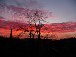 niebo - listopad - krwawy - Turek - sunset - chmury - sky - miasto - bloody - november - town - clouds - zachód słońca - komin - smoke-stack - chimney - zachód słońca - zachód słońca