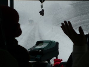 trip - autobus - zima - winter - widok - okno - snow - podróż - bus - śnieg - PKS - podróż - śnieg